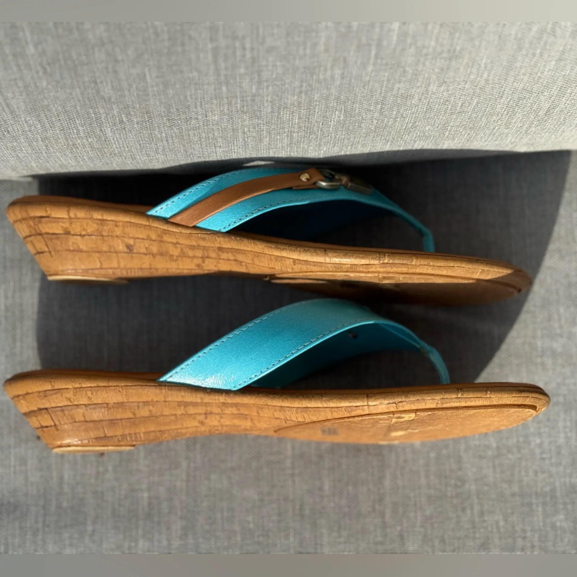 Womens Italian Shoemakers Vale Low Wedge Thong Comfort Sandal Teal Gold Tan Sz 8 - Image 5