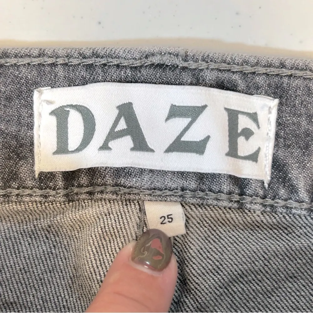 Daze Black Distressed Straight Jeans Size 25 - Image 7