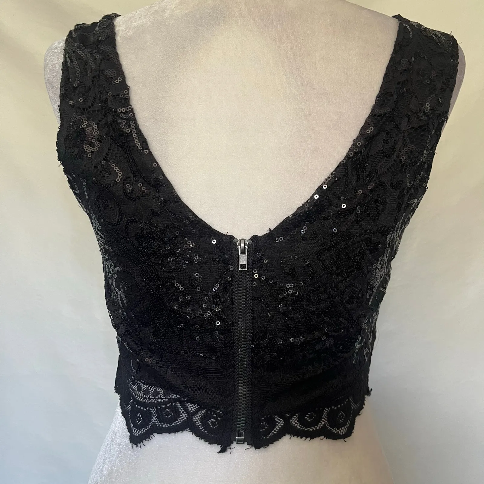 City Studio Sequin Lace Crop Womens Top Sz 7 Y2K Fairy Whimsigoth Holiday Formal Black - Image 6