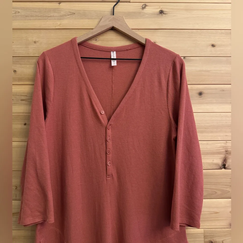 Athleta  Size Large Wind Down Waffle Texture V Neck Henley Sleeper Romper - Image 3