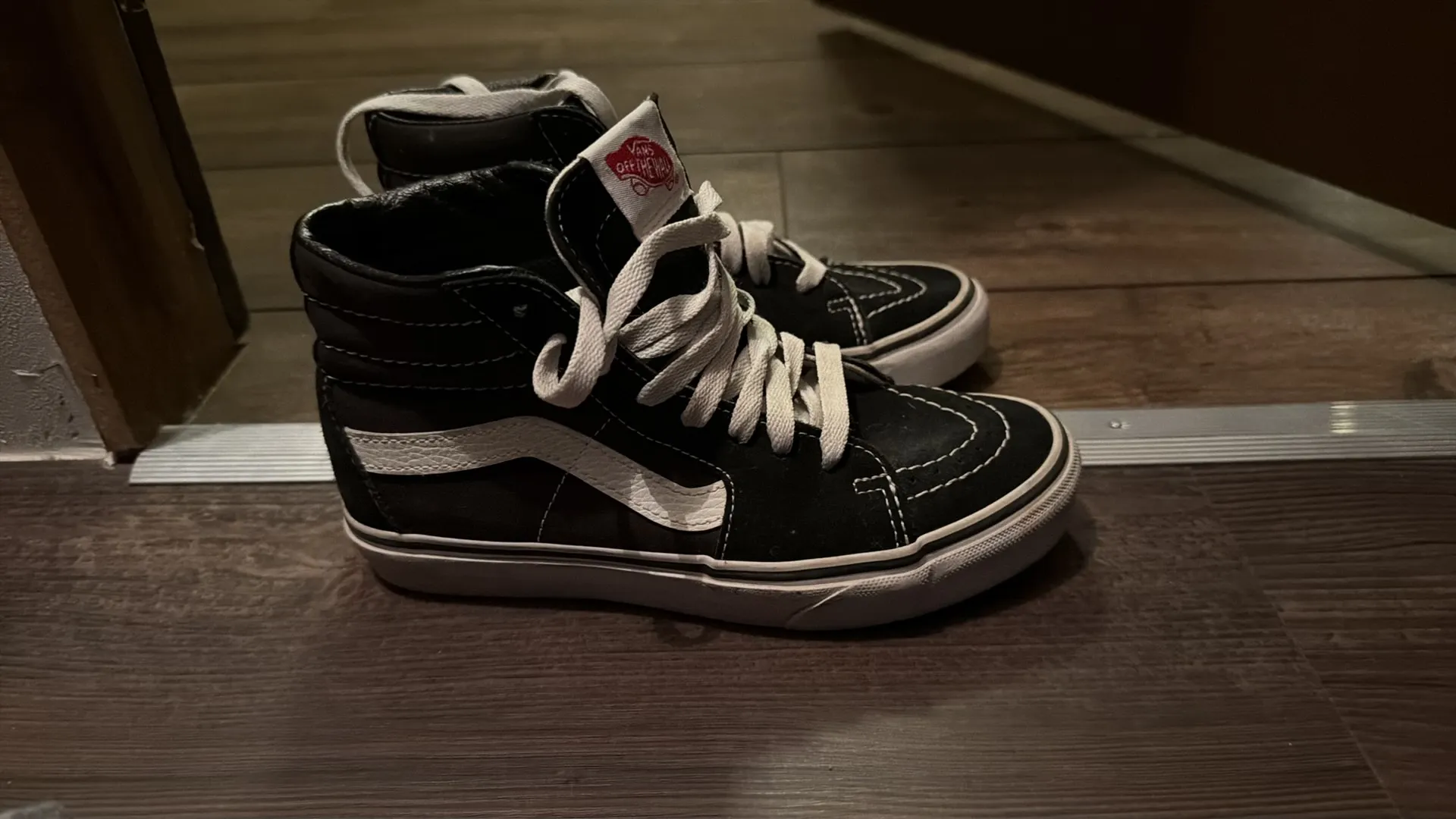 Vans  High-Top Sneakers - Image 4