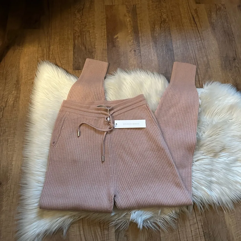 JONATHAN SIMKHAI Nina Cashmere Jogger In Dusk Pink - Image 3