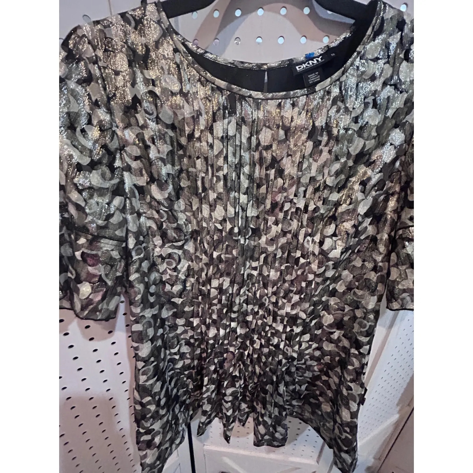 DKNY Donna Karan‎ New York Women's Metallic Print Pleated  Top Size 10 - Image 2