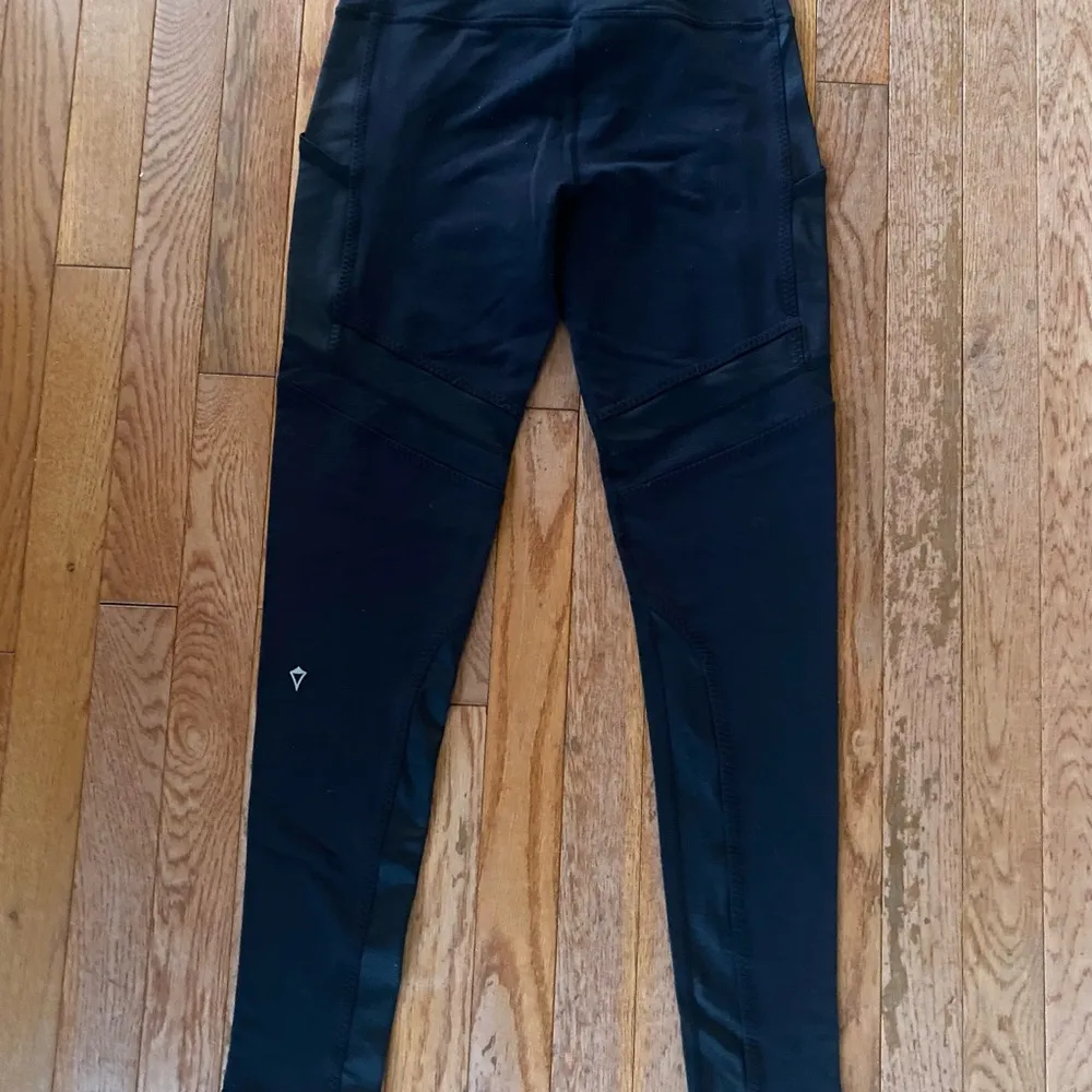 black athletic leggings with pockets - Image 5