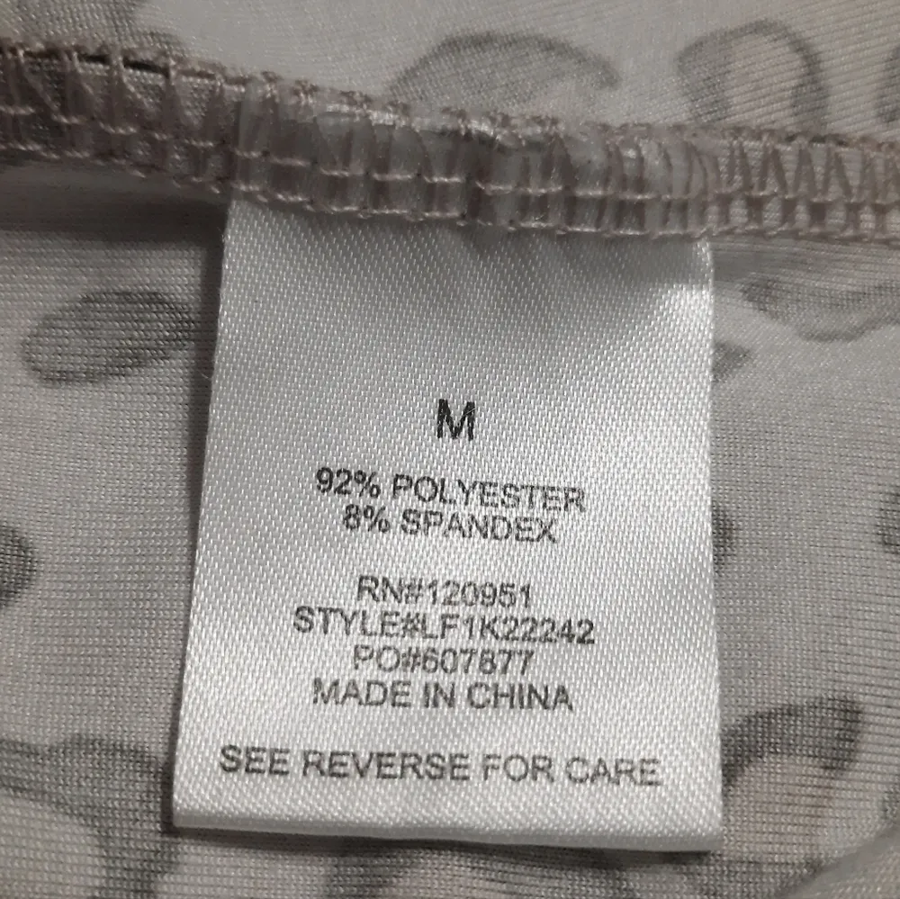 Olive & Oak Twist Front Tee Medium - Image 4