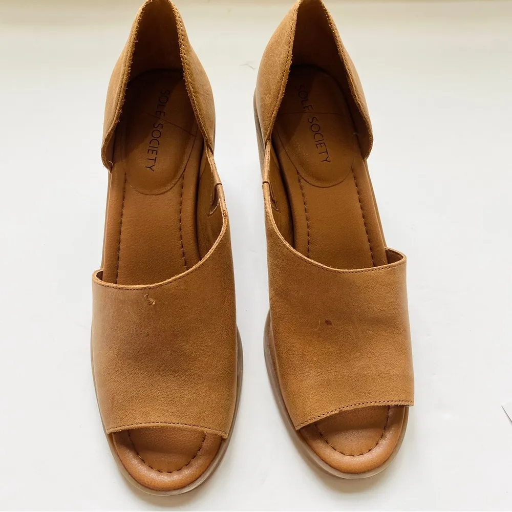 Sole Society leather wooden block heels with MINOR FLAW - Image 2