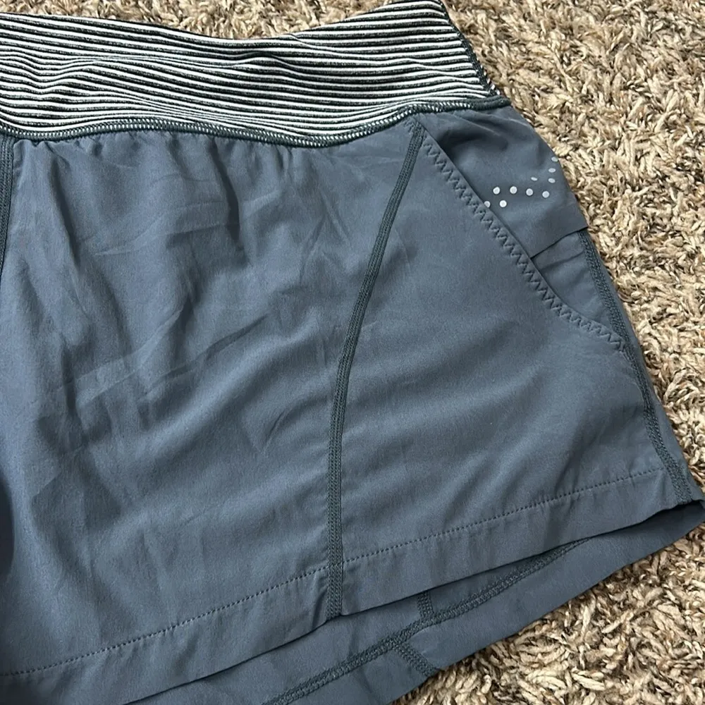 Zella Grey Workout Running Shorts Sz XL - Image 3
