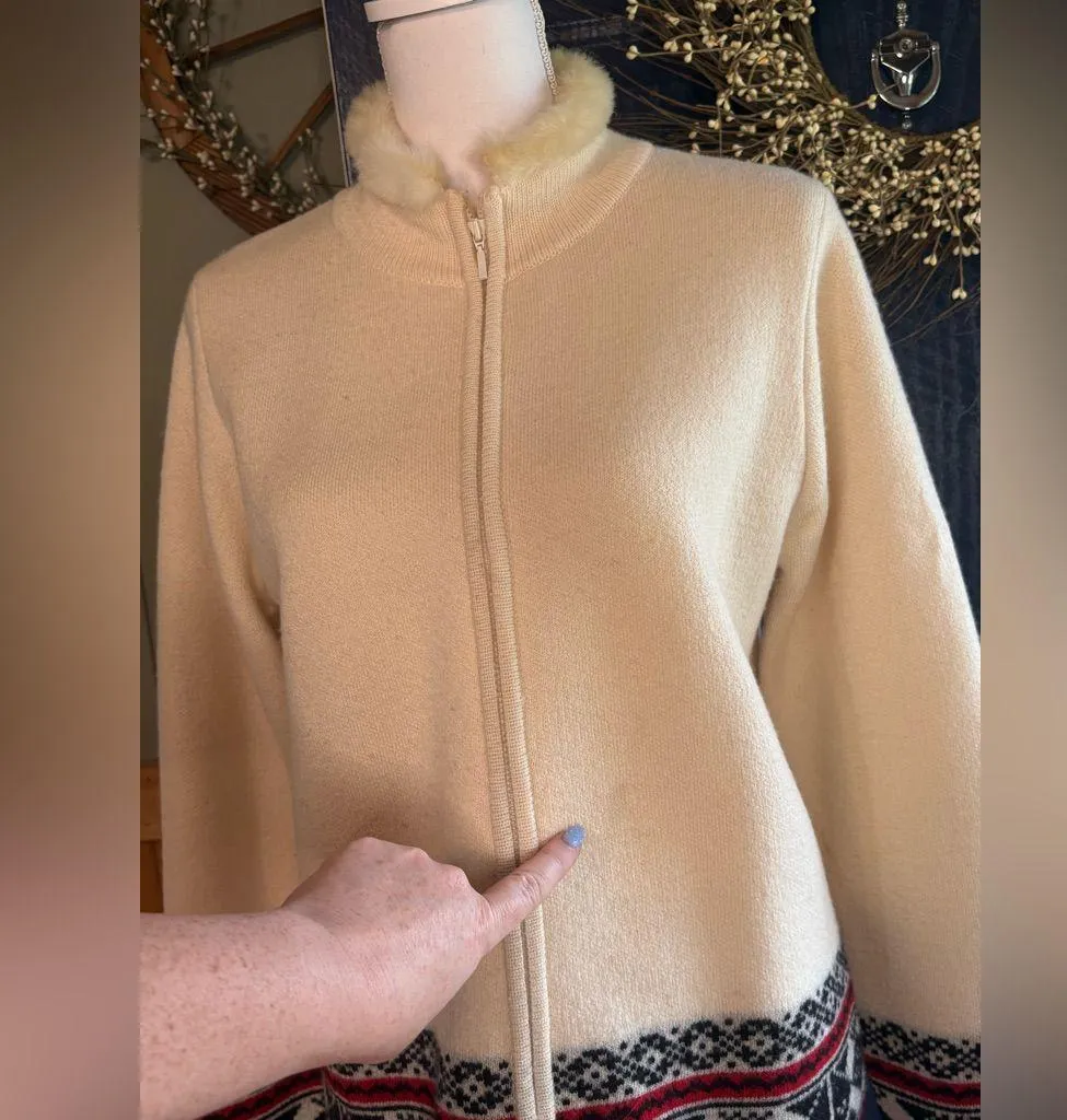 Vintage Pendleton Cream Sweater w/ Black &Red Accents Size S. 100% Virgin Wool - Image 6