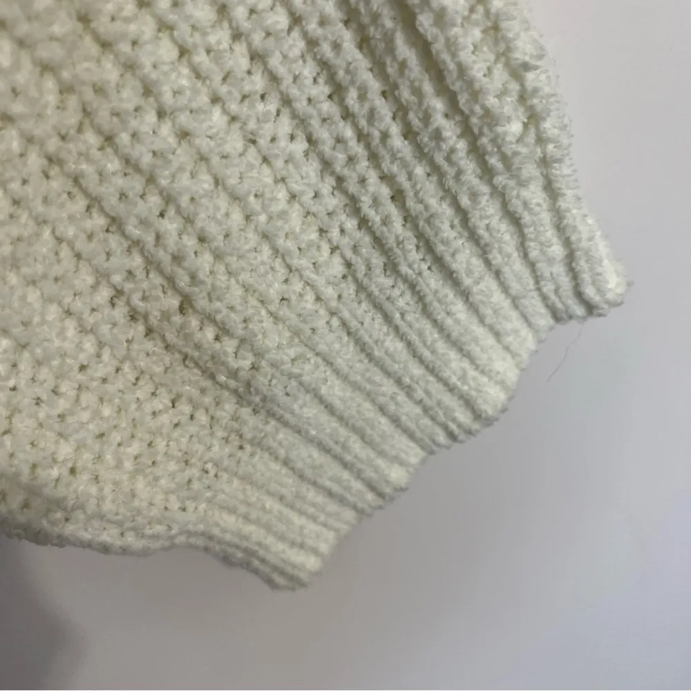 Women’s Warm & Cozy Lifestyle Sweater Soft Lightweight Chunky Size Large V Neck‎ White - Image 2