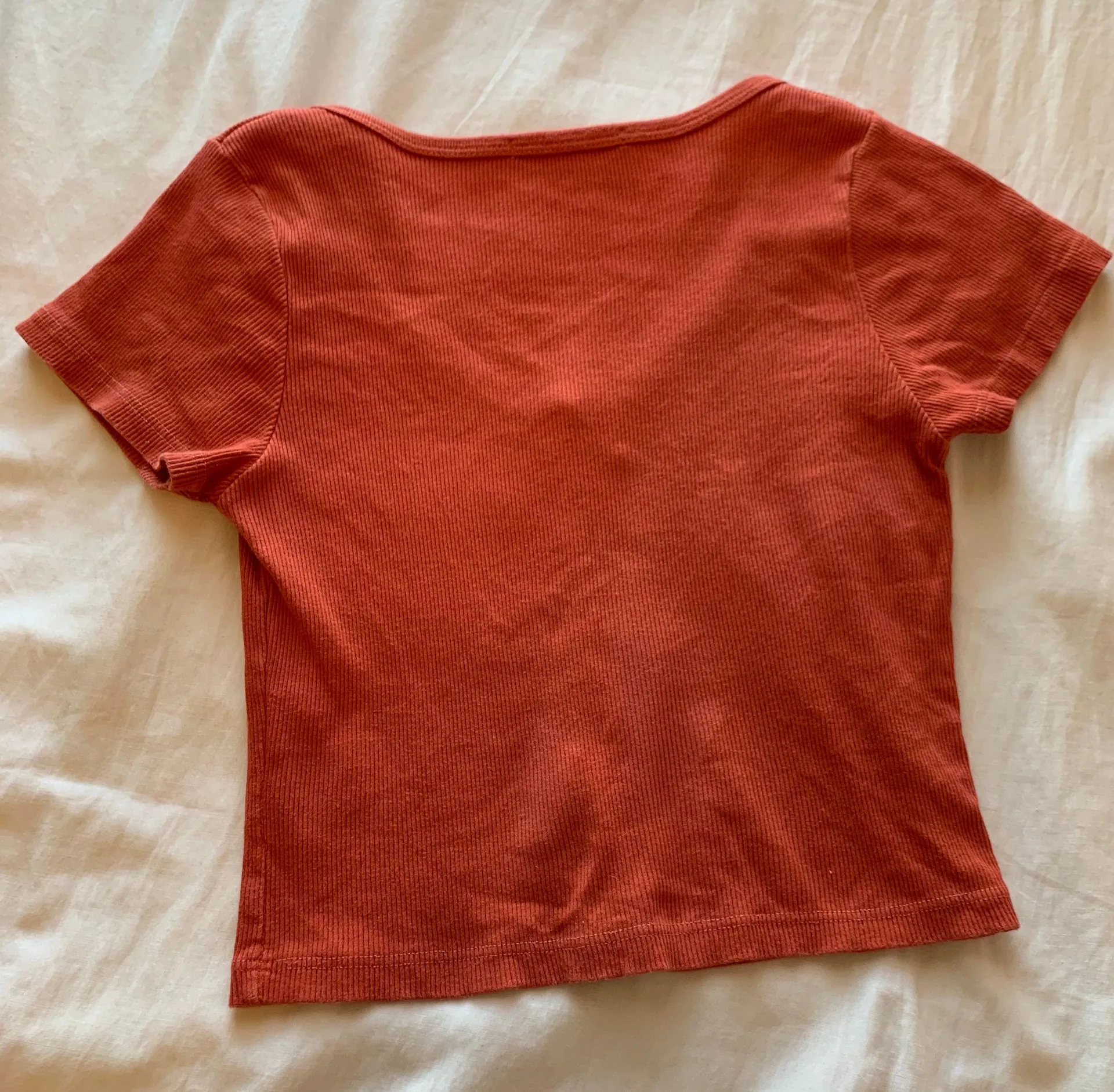 Brandy Melville T-shirt Cropped - Image 2