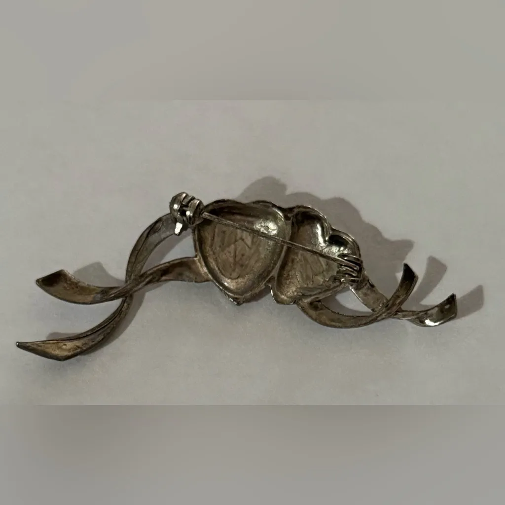Elegant Silver Double Heart Brooch. - Image 2