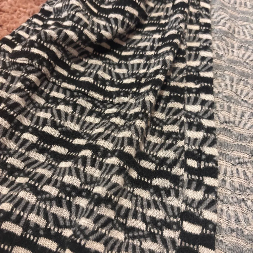 LOGO Lori Goldstein XS Black White Cardigan w/ Pockets Long Sleeve Side Slits - Image 4