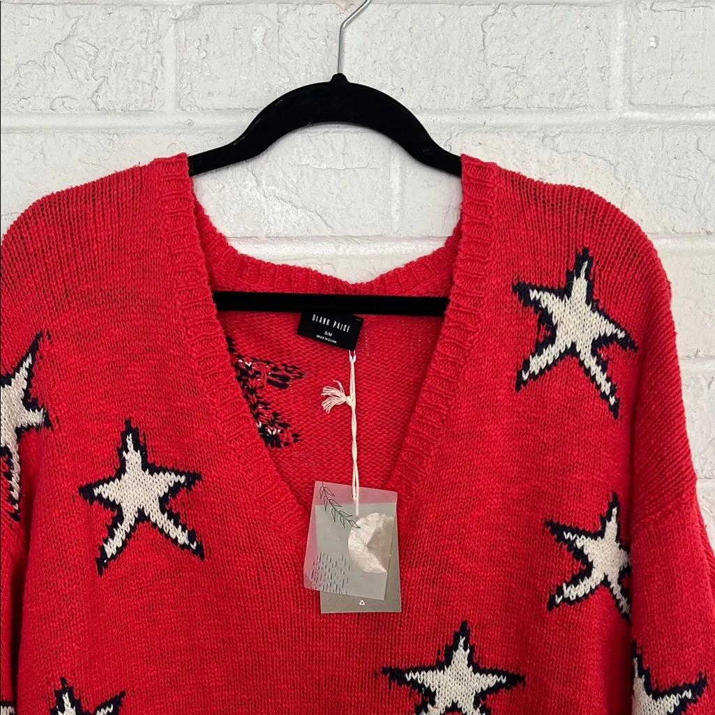 Blank Paige Red Star V-Neck Sweater Size Small - Image 2