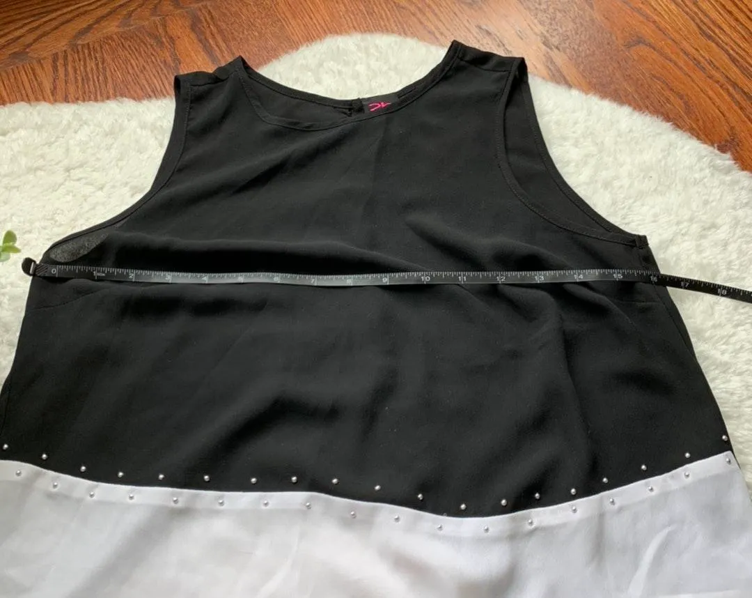 • Black & White Chiffon Studded Open Back Top - Image 4