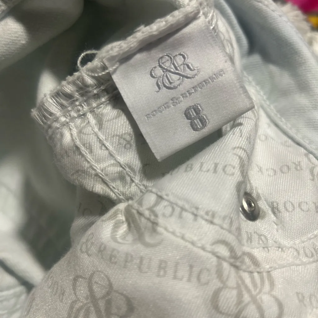 Rock & Republic White Jean Shorts with Frayed‎ Hem size 8 (254) - Image 10