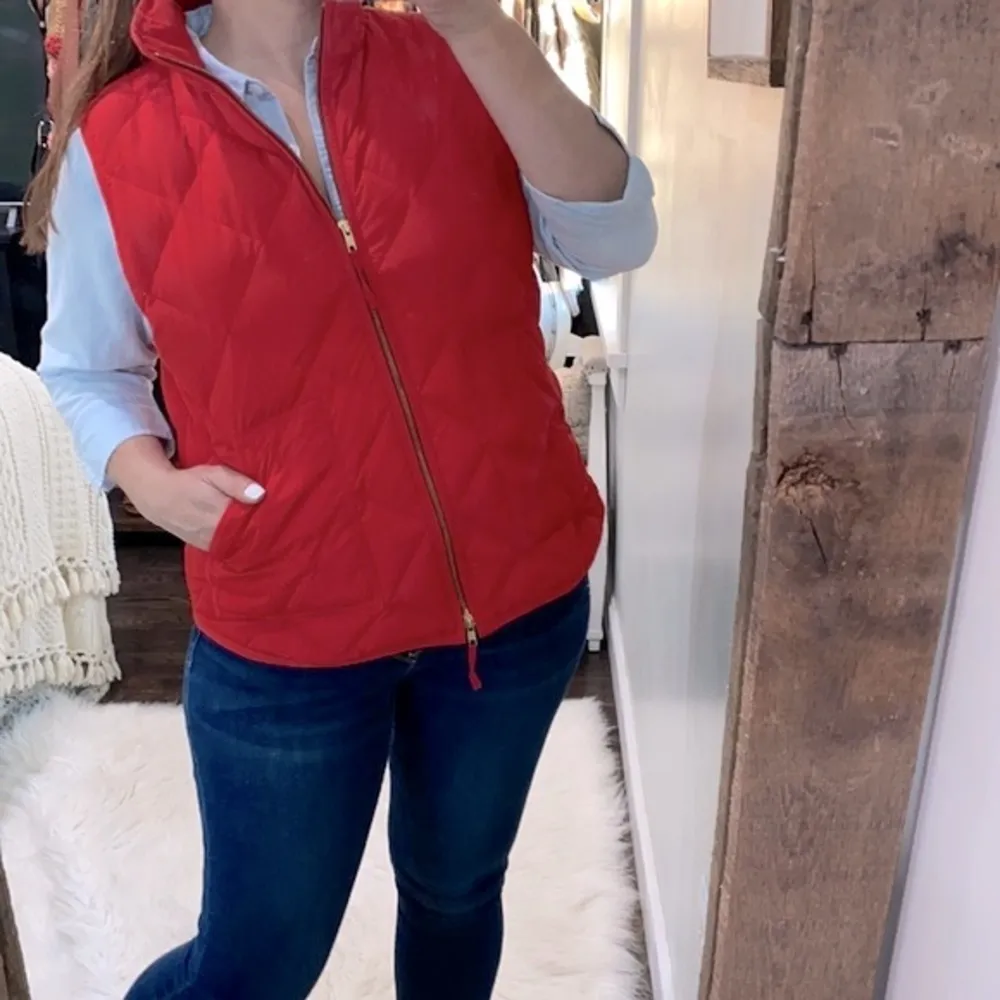 J CREW red quilted puffer vest size XLarge - Image 2