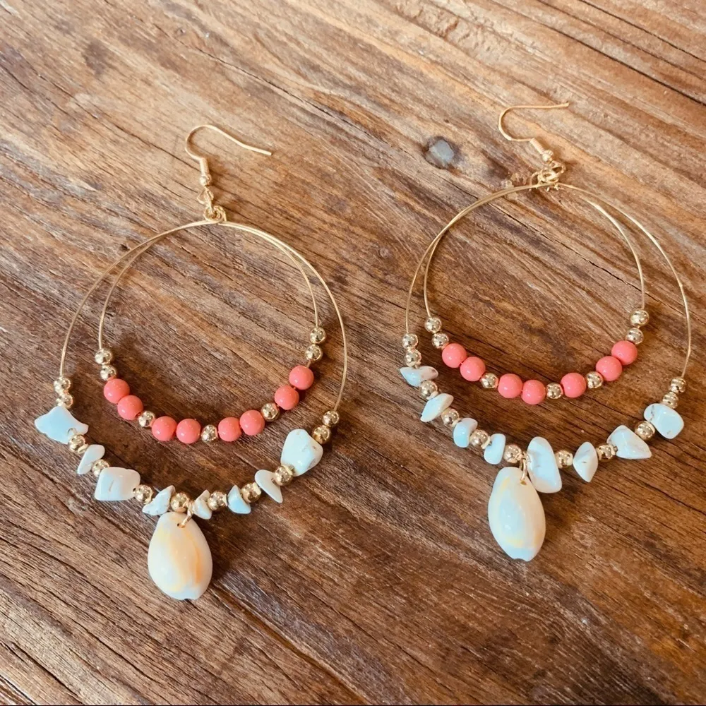 Shell Earrings in Coral/Gold/White NEW - Image 2