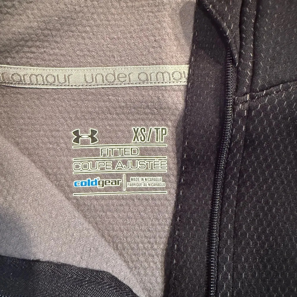 Under Armour Sweatshirt Womens XS Black Pullover Fitted Cold Gear Henley Zip - Image 11