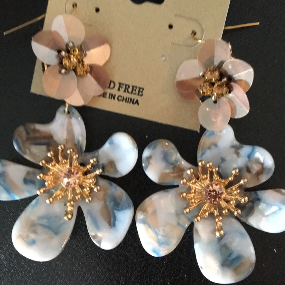 New Natasha 2 tier 3 D Flower Earrings Resin Gold - Image 2