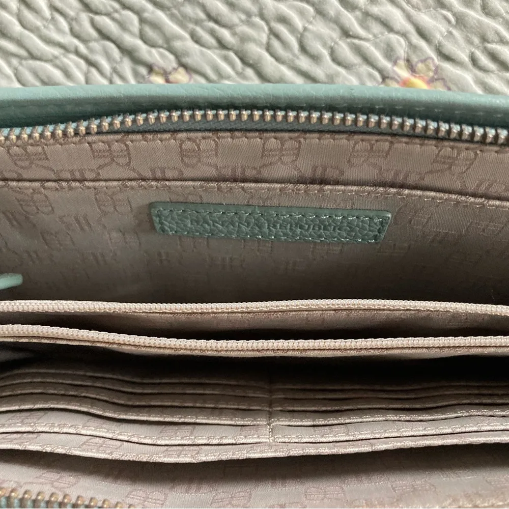 Banana Republic wristlet - Image 5