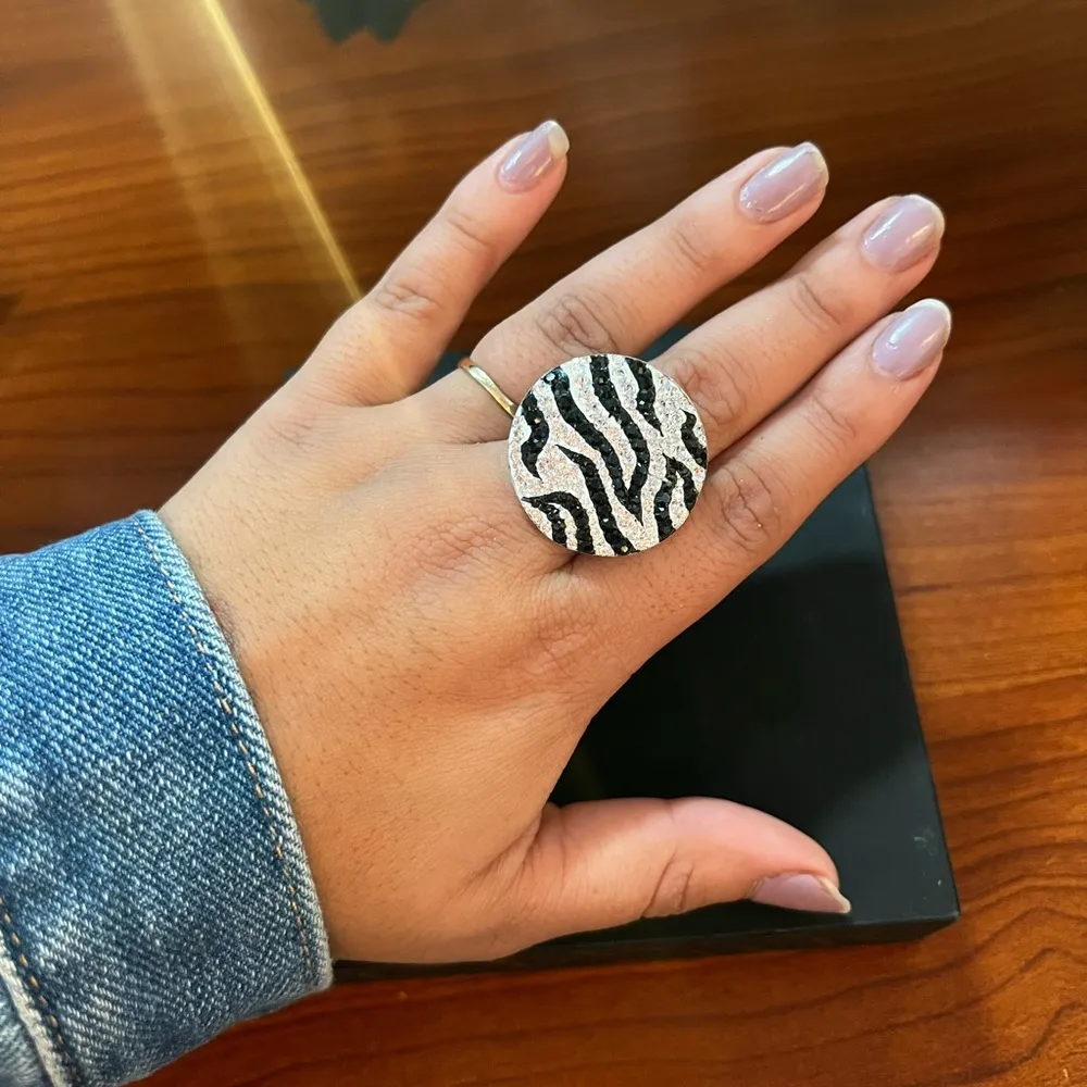Swarov crystal black/white zebra ring - Image 5