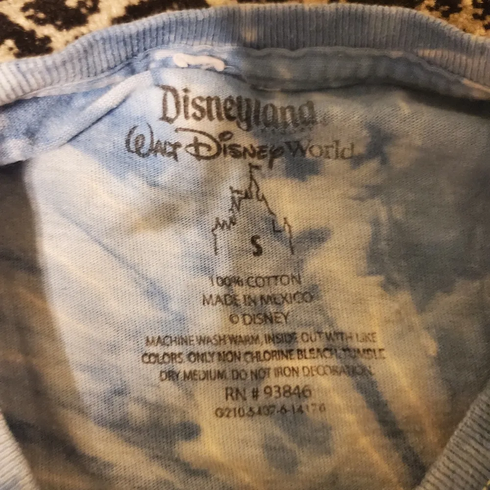 Disneyland Walt Disney World Short Sleeve T-shirt Size Small - Image 3