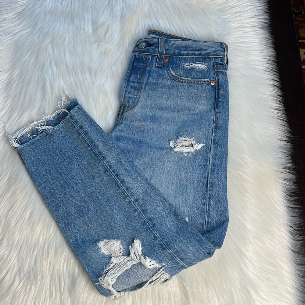 Levi’s High Rise Wedgie Icon Fit Jeans in Authentically Yours - Image 3