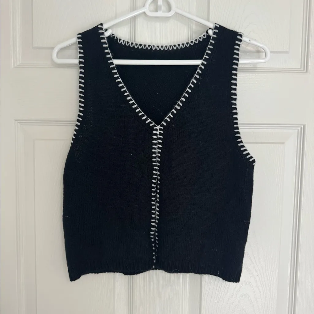 Black and White Knit Vest Top Size M - Image 4