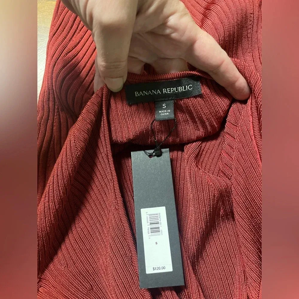 Bananas Republic Rust Fitted Top Low Scoop Back Silky Soft Sexy Size Small NWT - Image 3