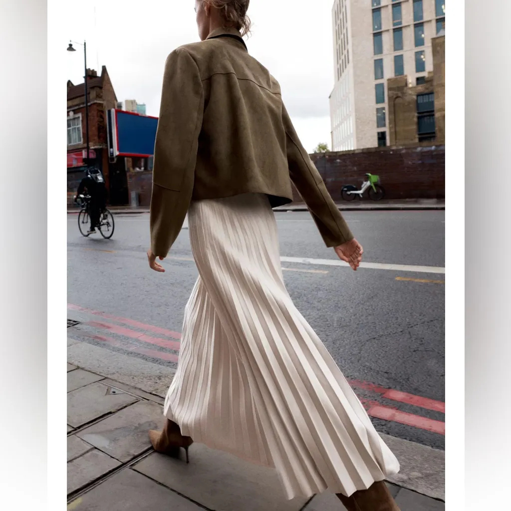 Zara - High-waisted skirt with wide belt. Side hidden in-seam zip closure. - Image 2