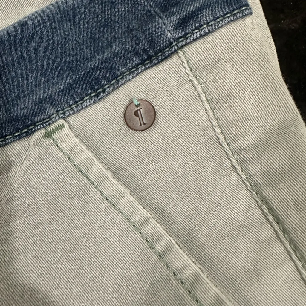 Anthropologie Pilcro Hyphen jeans with inset lace crochet on inner seam sz 28 - Image 6