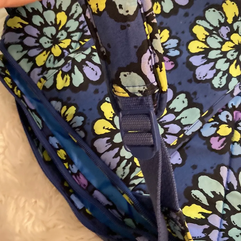Vera Bradley Big Backpack outside condition excellent but inside have one rip - Image 11