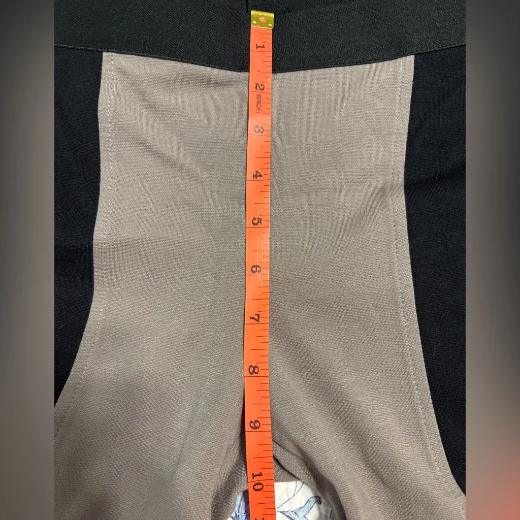BCBGMaxAzria Tan and Black legging pant size Small - Image 8