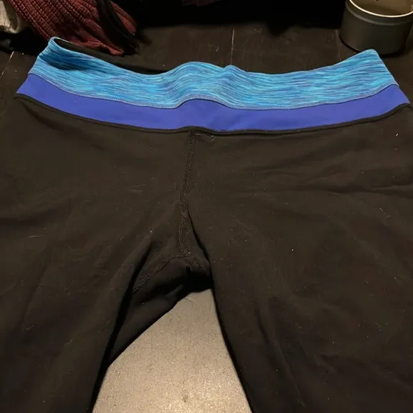 leggings in black. Medium used condition. - Image 3