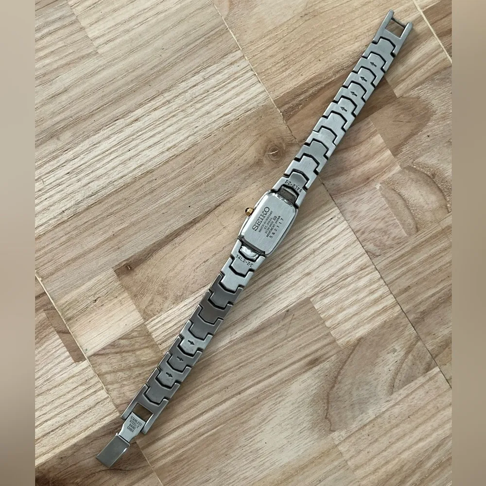 Seiko Vintage Ladies Watch Two-Tone Bracelet Stainless Hexagonal Dial Gold Hands - Image 11