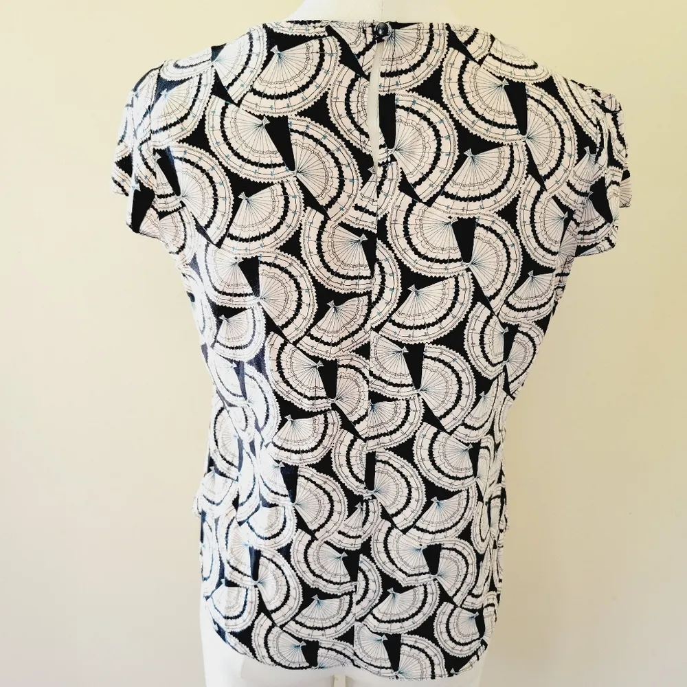 Billie & Blossom oriental fan print woven blouse size 10p - Image 5