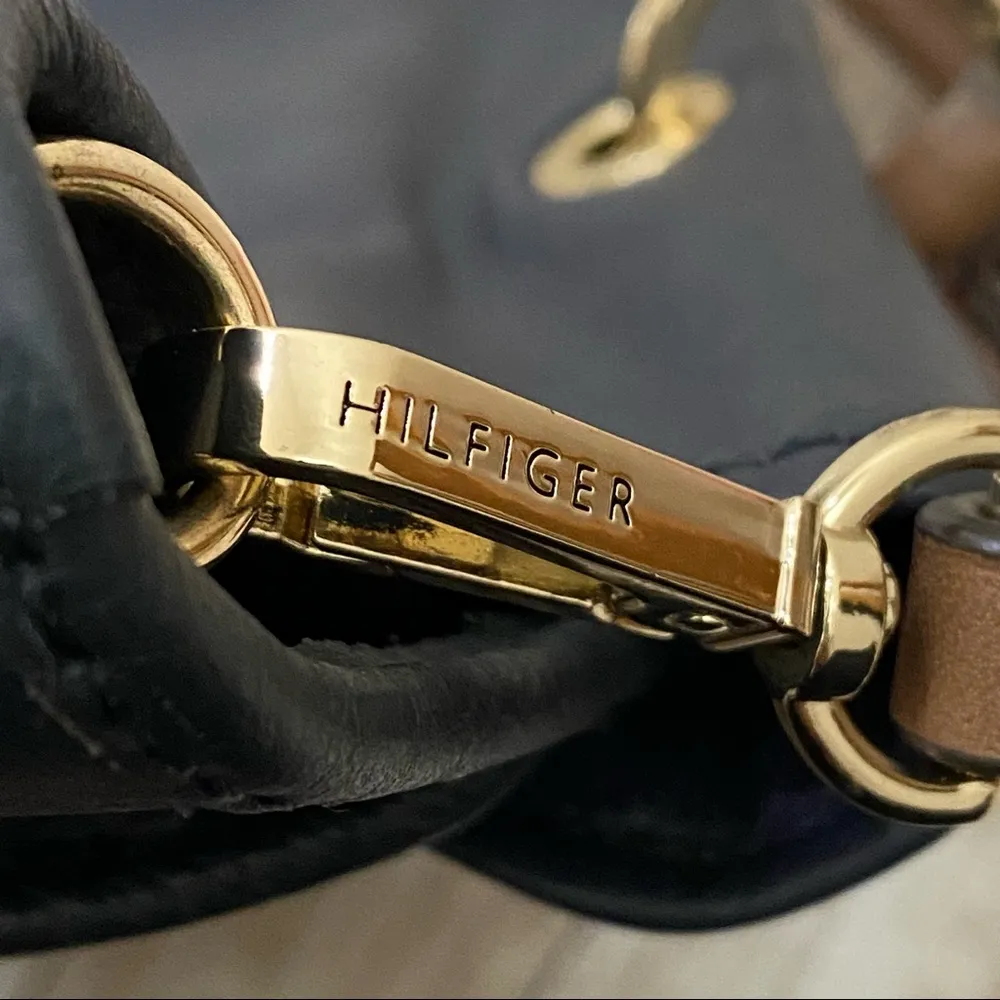 Tommy Hilfiger Postino Navy/Red Color-block 100% Leather Trapezoid Satchel Bag - Image 11