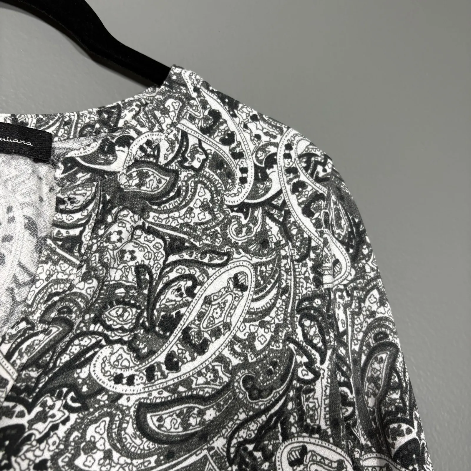 Jasmine & Juliana Women's Black & White Paisley Preppy Top - Image 2