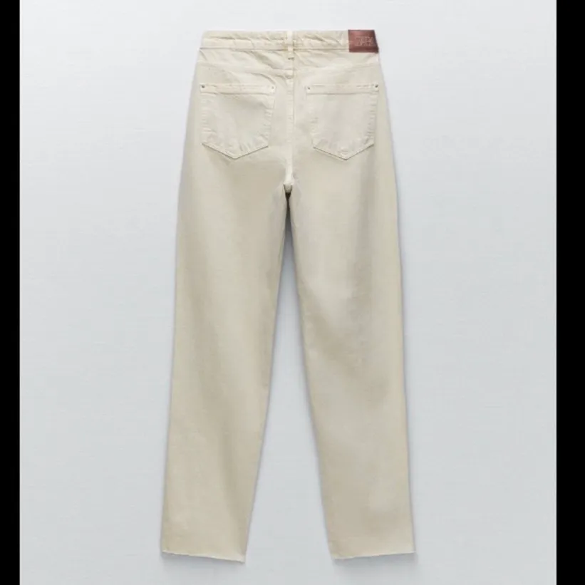 NWT  Z1975 Straight Leg Slit Jeans Ecru - Image 2