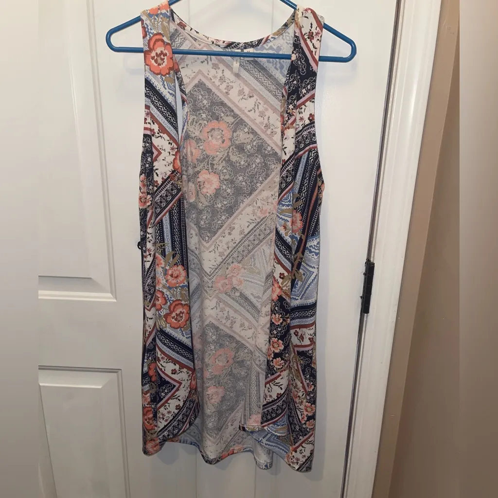 Floral Patterned Sleeveless cardigan size medium vest top sweater Blue - Image 3