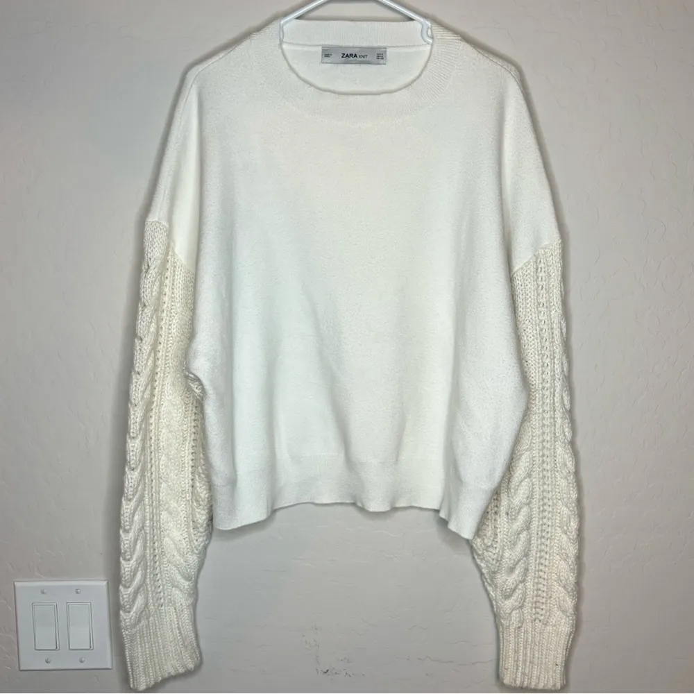 Zara Knit Sweater Women’s Medium Oversized Off-white Cream Cable Knit Sleeve - Image 2