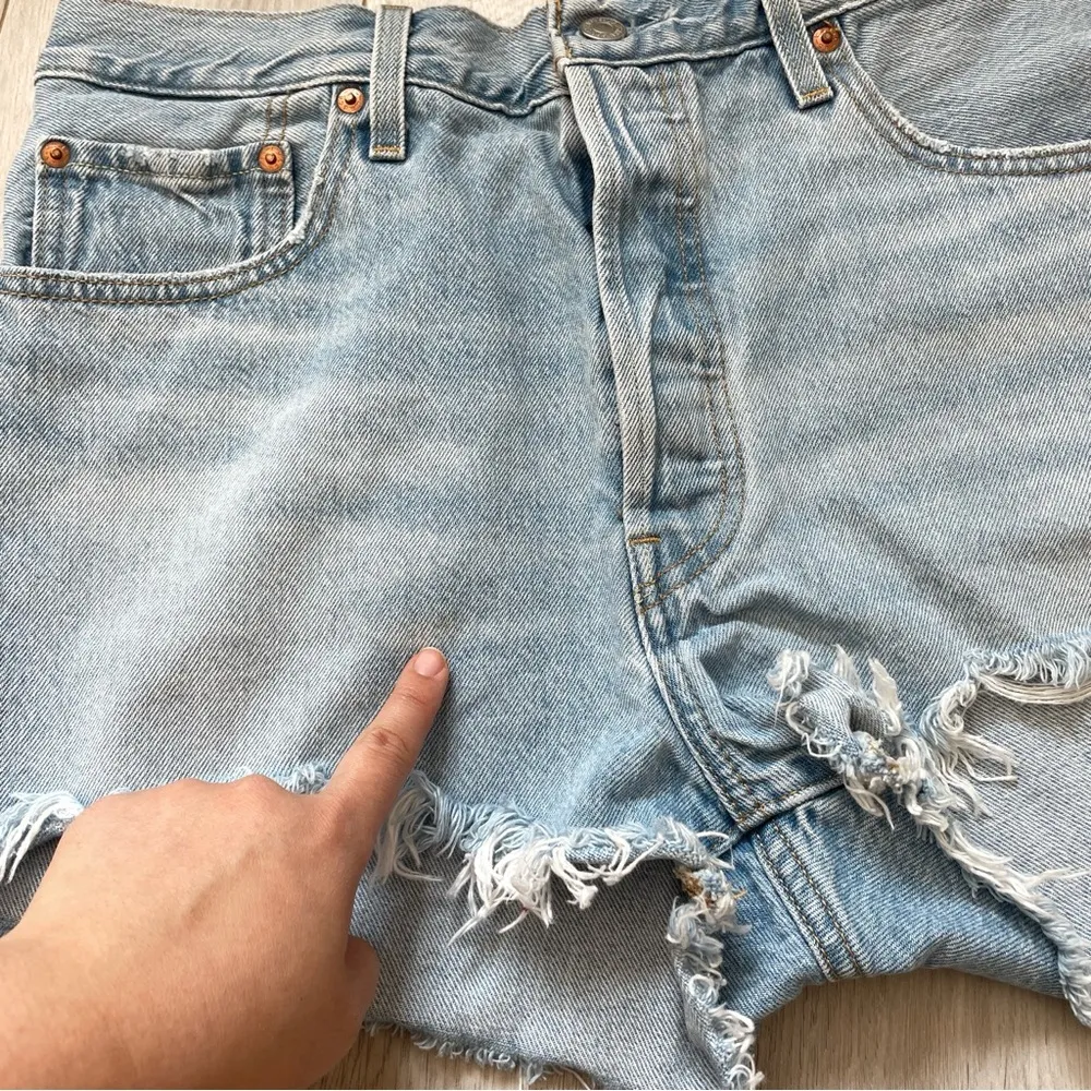 Levi's 501 High Rise Button Fly Cut Off Denim Shorts Light Wash (size 32) casual - Image 7
