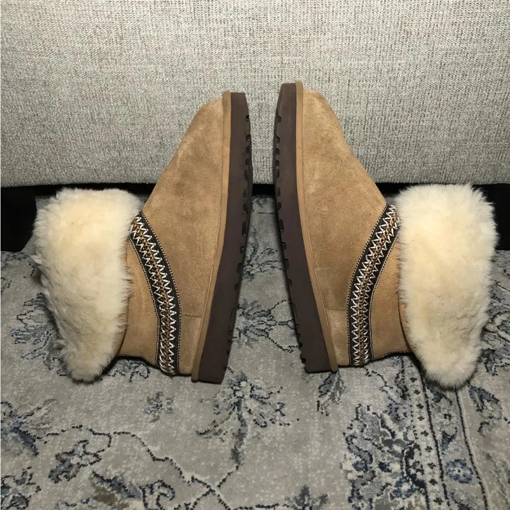 UGG  Classic Short Crescent Chestnut - Image 10