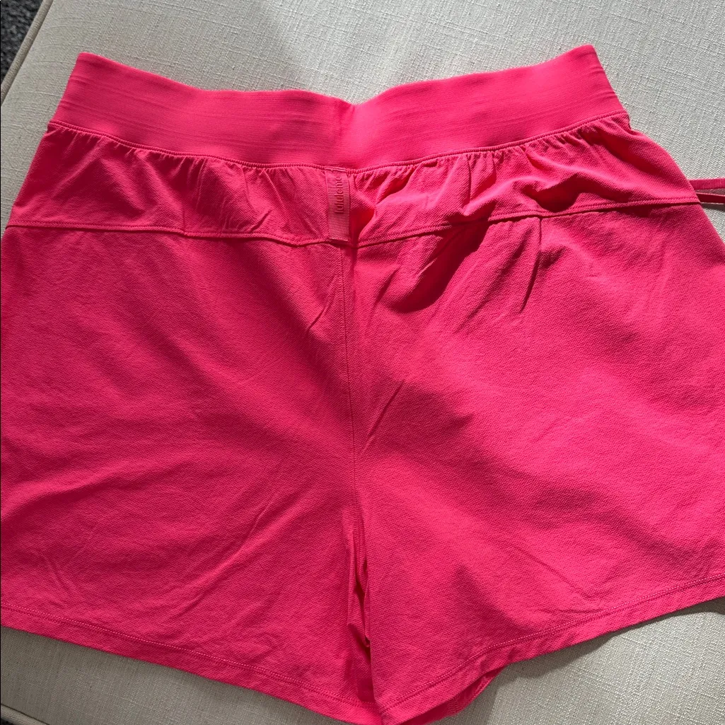 Lululemon License to Train 4” short size 8 Lipgloss - Image 5
