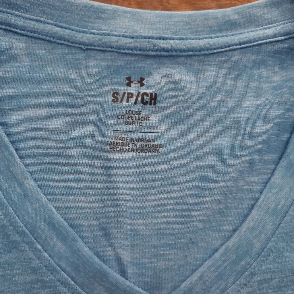 Under Armor women's vneck dri fit shirt size small loose fit - Image 2