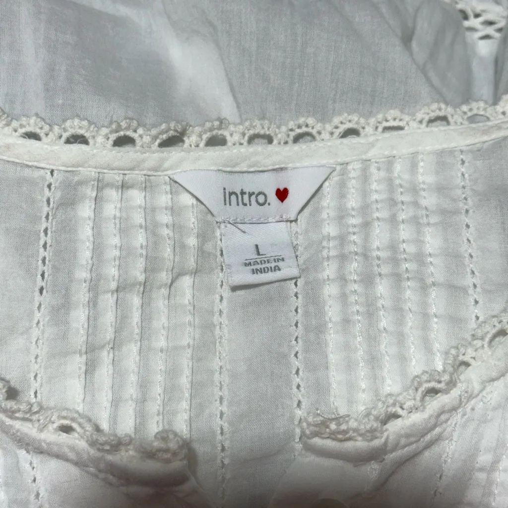 Intro. White Button - Image 3