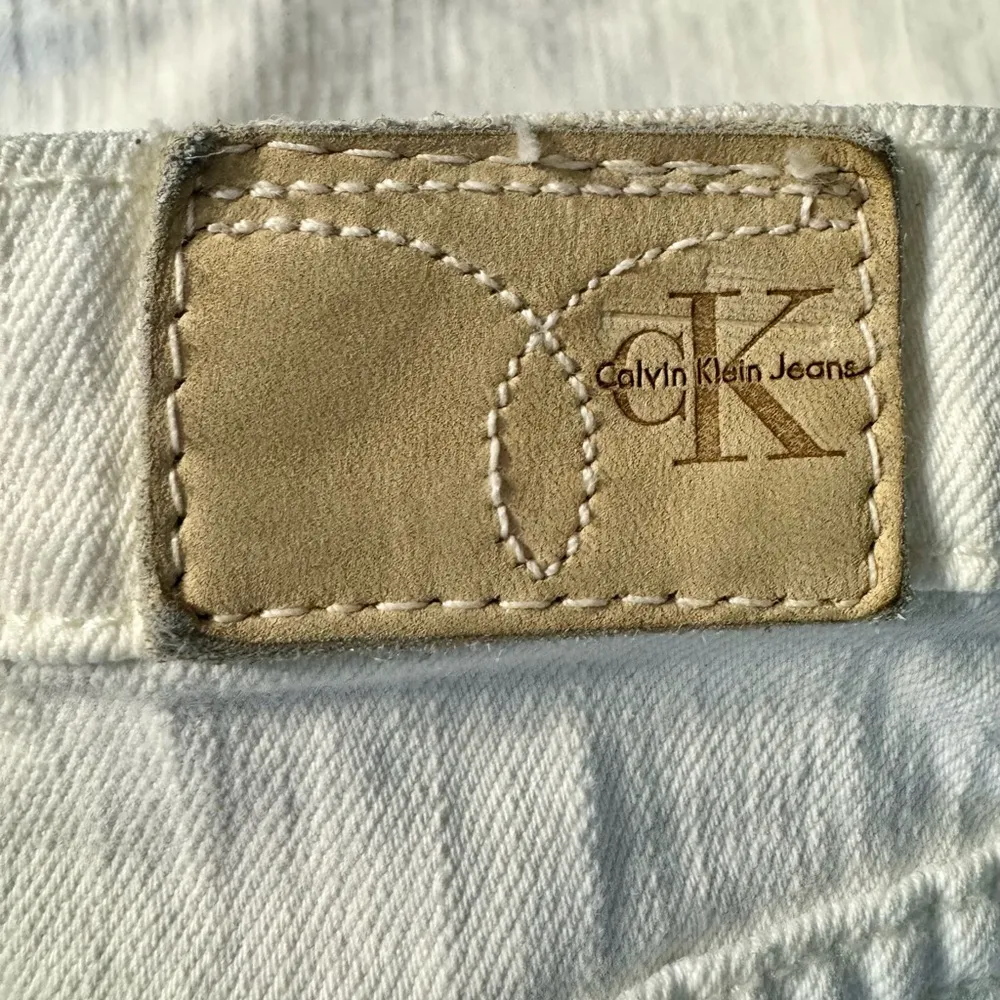 Calvin Klein Jeans Vintage Y2K Faded White Pencil Skirt Knee - Image 8