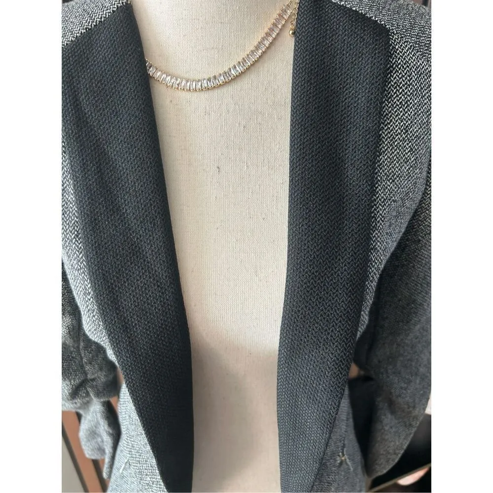 H&M gray blazer form fitting size 4 work attire work blazer - Image 3