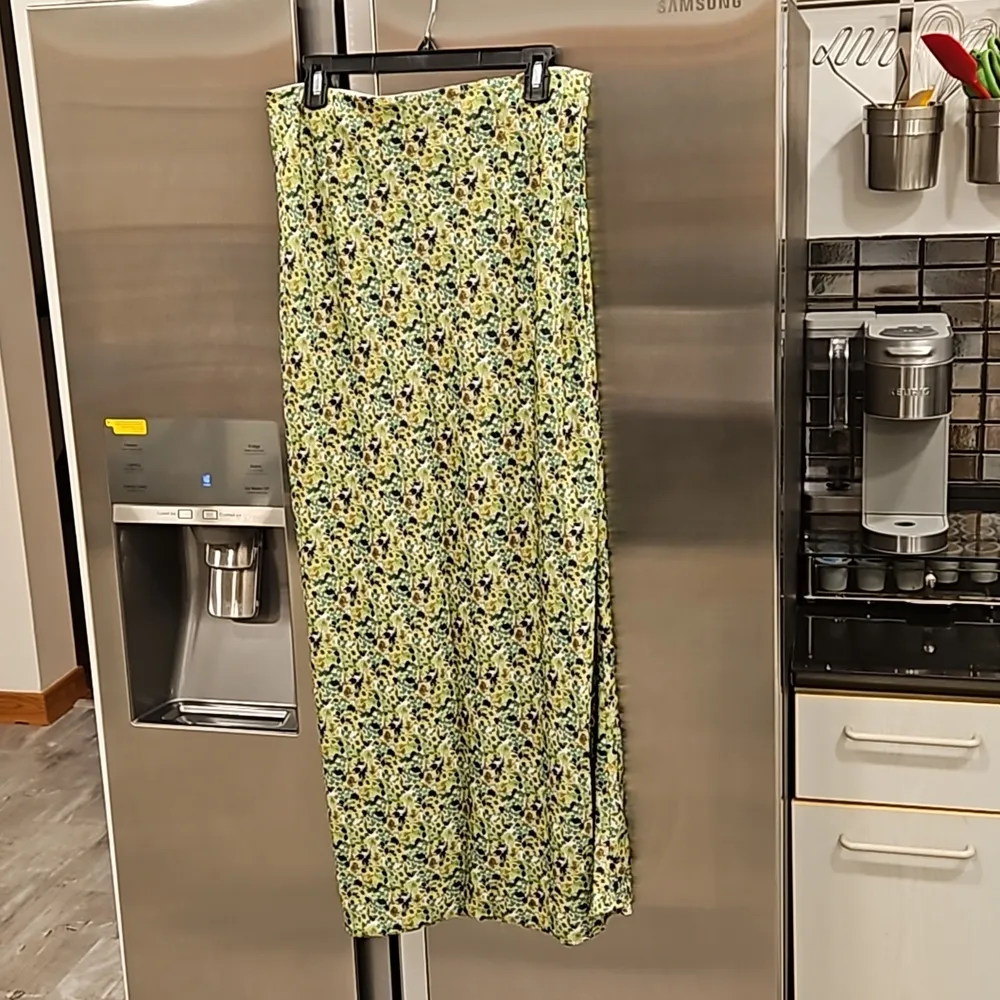 💕FAVORITE DAUGHTER💕 The Gwen Satin Midi Skirt ~ Green Floral Print XL NWOT - Image 15