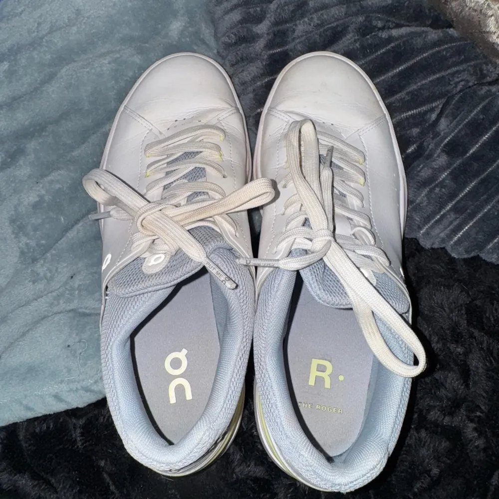 Women’s on clouds Rodger White Size 9 - Image 3